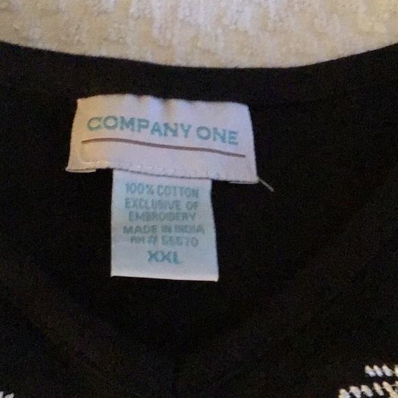 Lovely tunic with peekaboo sleeves - Picture 2 of 3